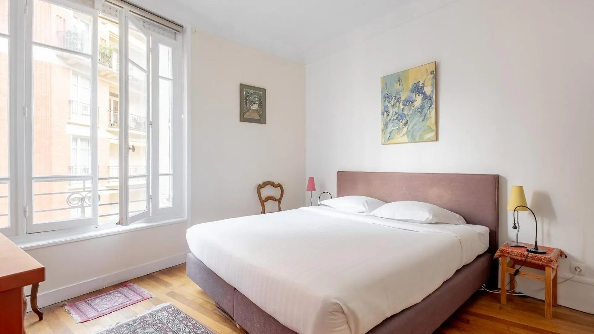 Apartment Veeve - Flowers From *