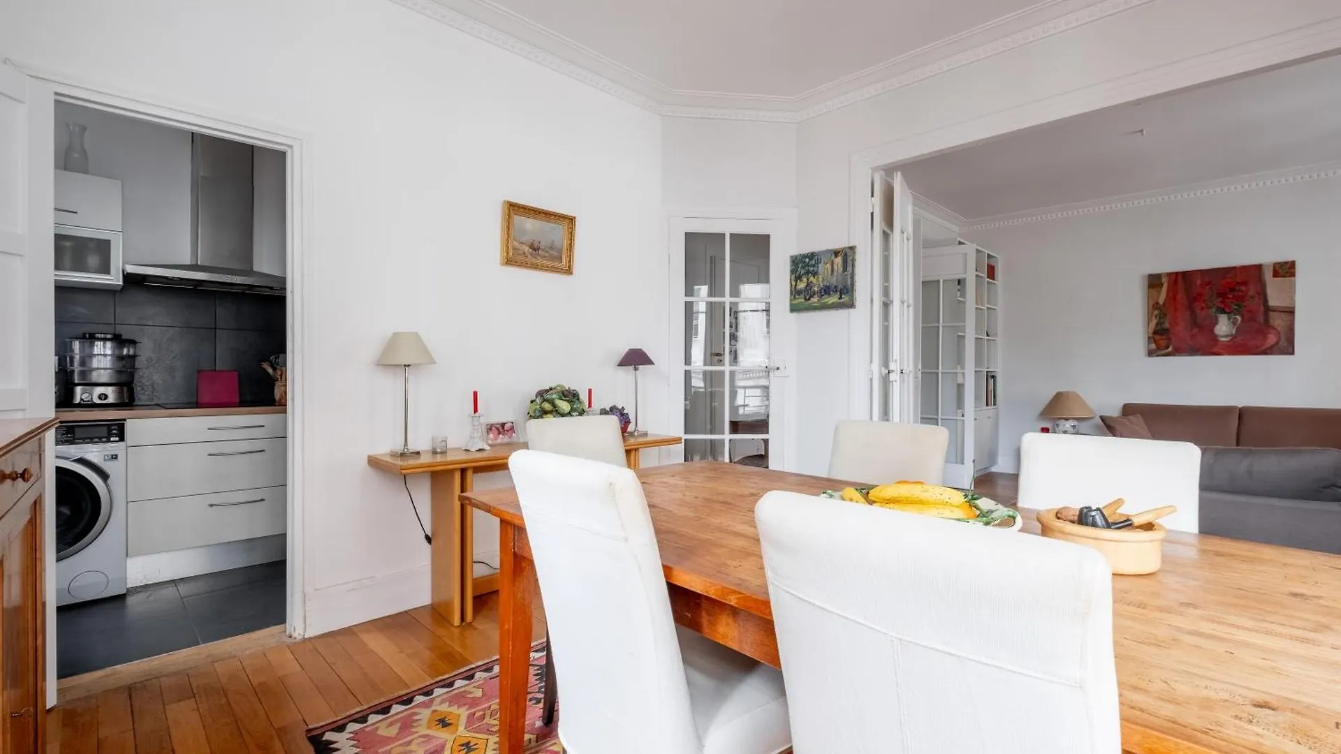 Apartment Veeve - Flowers From